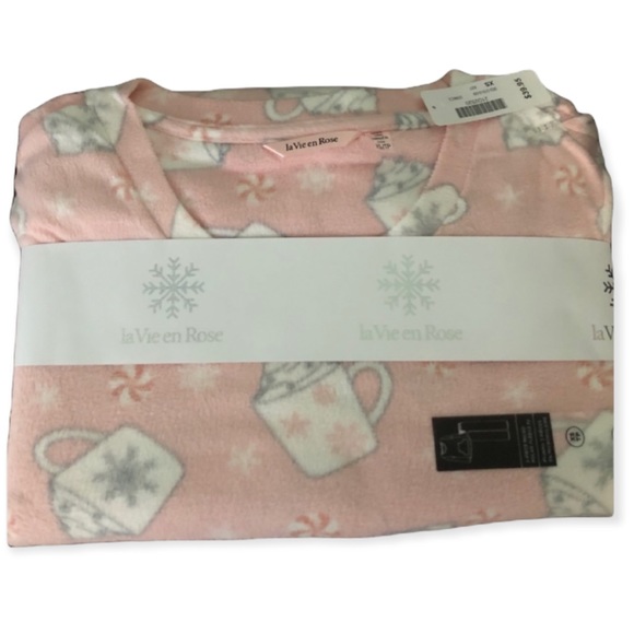 La Vie En Rose Other - NEW. 2 piece set pajama.